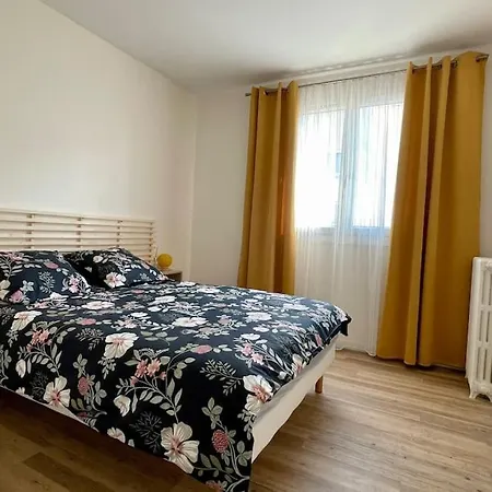 Bel Proche De Paris Apartment
